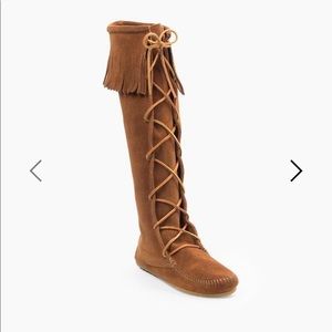 Unique Minnetonka lace up moccasin in size 7.